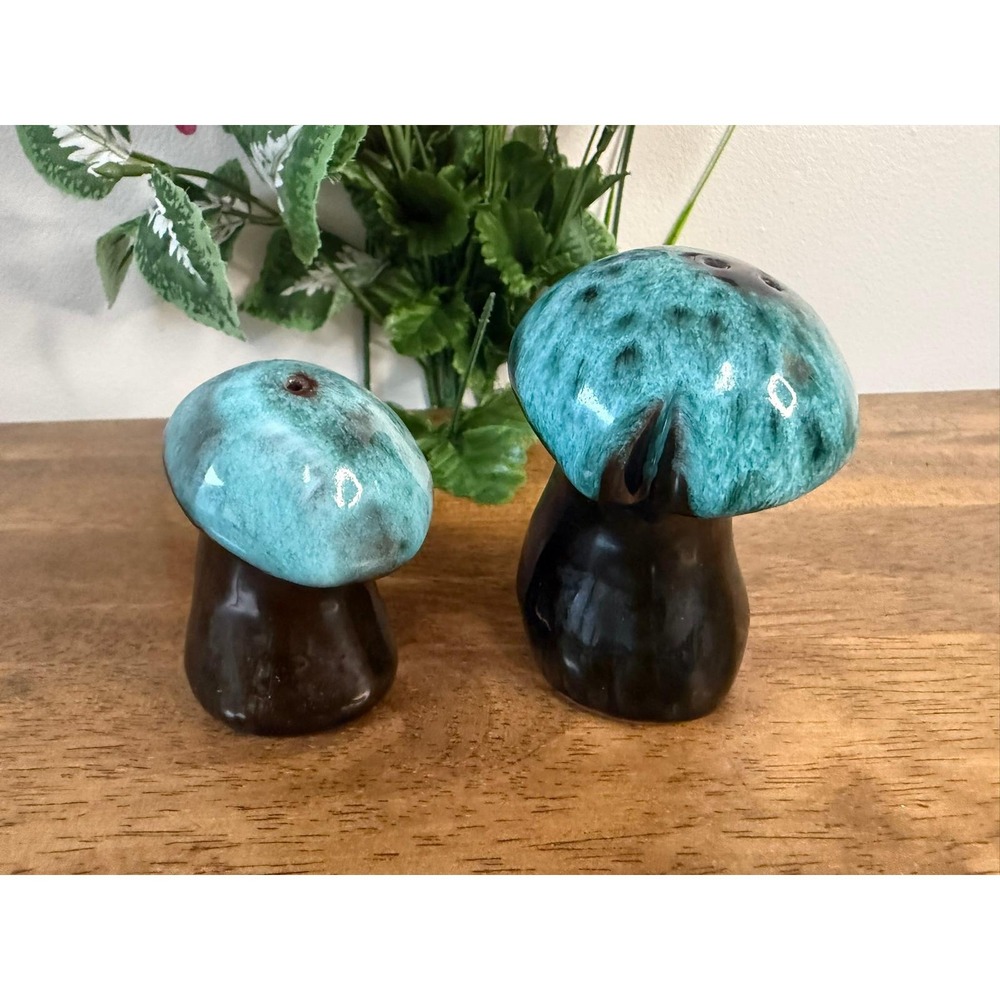 Vintage Blue Black Mushroom Salt & Pepper Shakers Ceramic MCM Retro Kitchen